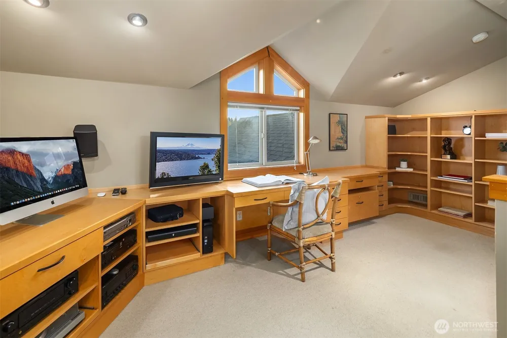 267 Shannon Drive SE Bainbridge Island, WA 98110