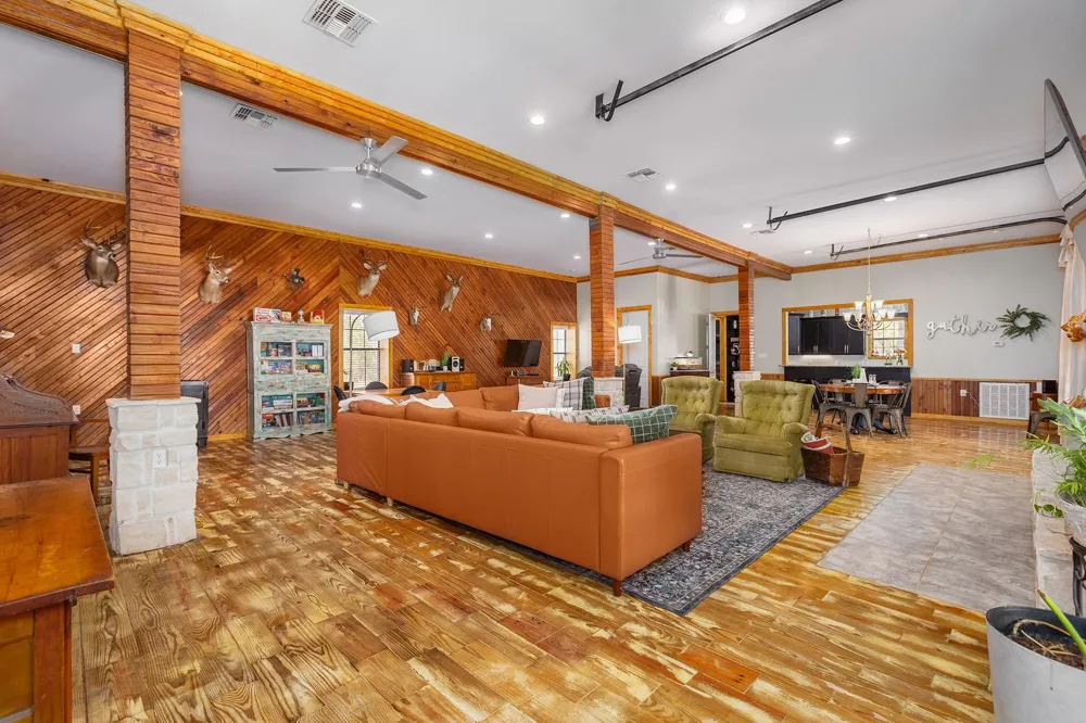 300 Stoddard Drive Nacogdoches, TX 75965