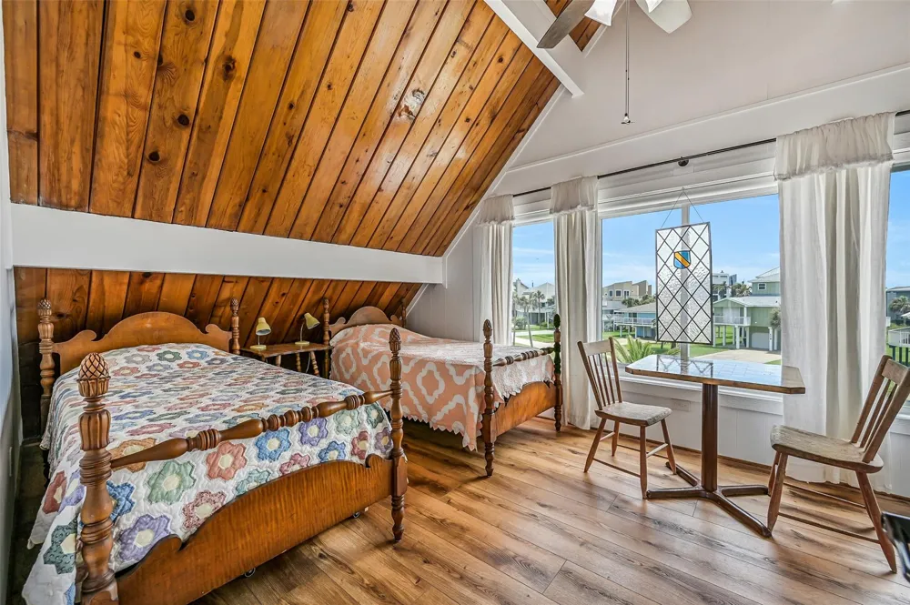 4227 Maison Rouge Court Galveston, TX 77554