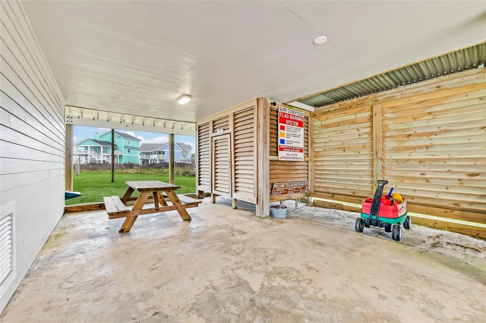 4227 Maison Rouge Court Galveston, TX 77554
