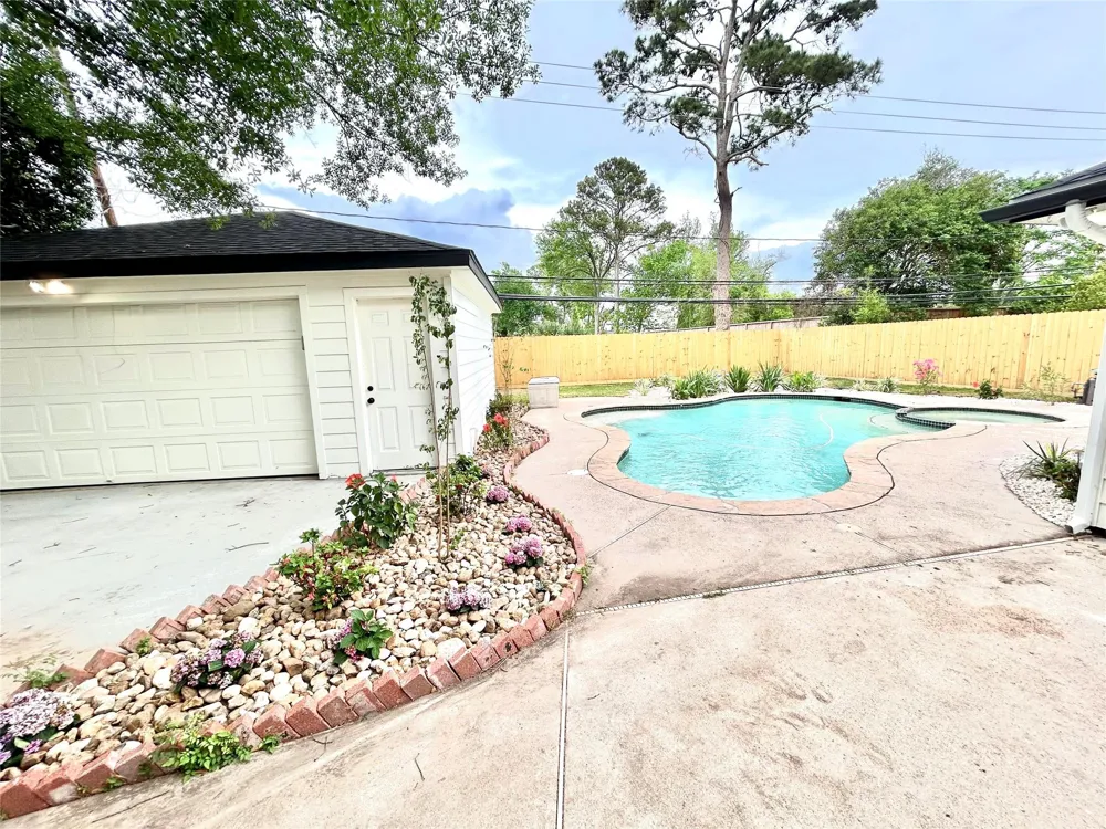 2511 Briarpark Drive Houston, TX 77042