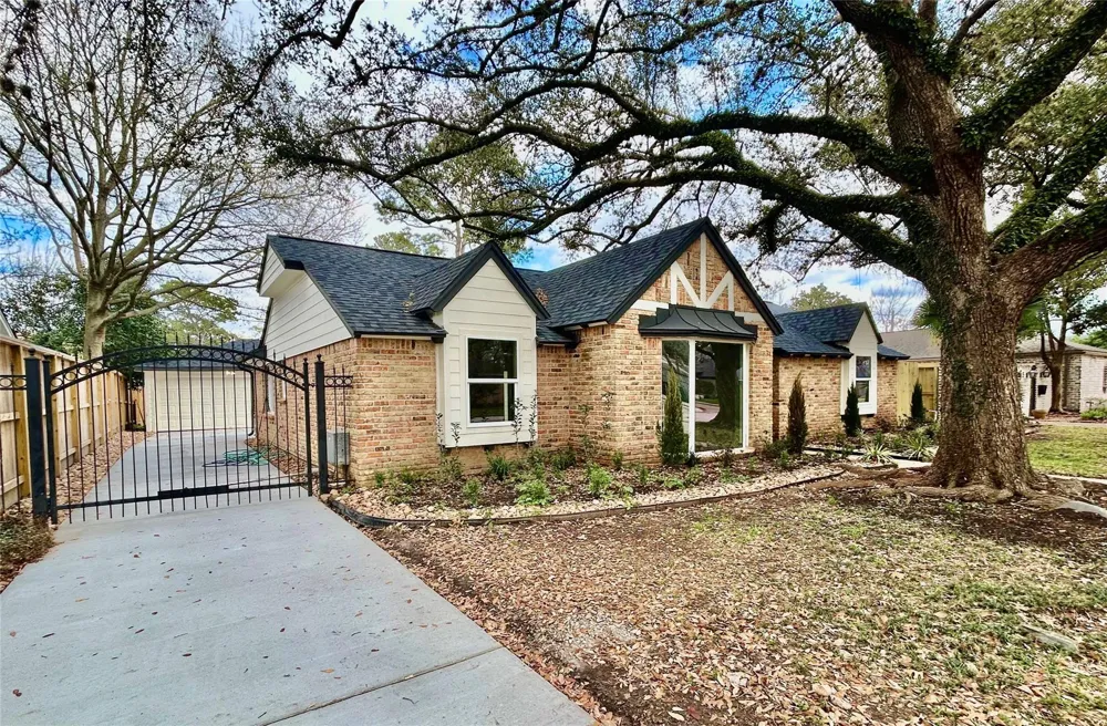 2511 Briarpark Drive Houston, TX 77042