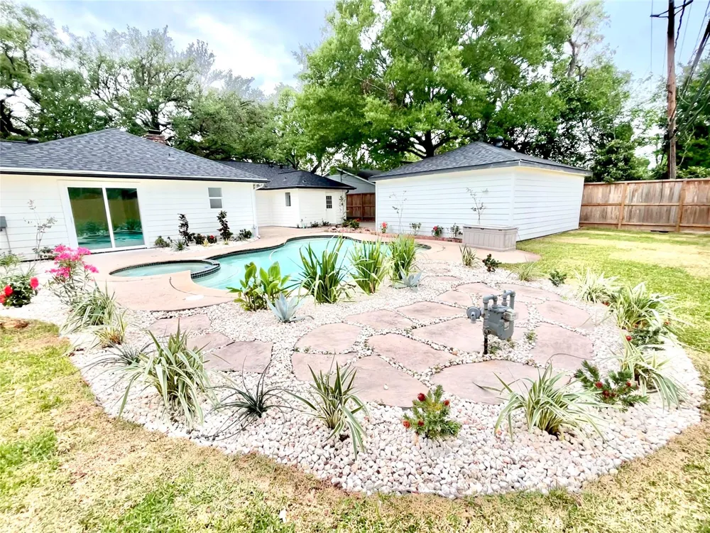 2511 Briarpark Drive Houston, TX 77042