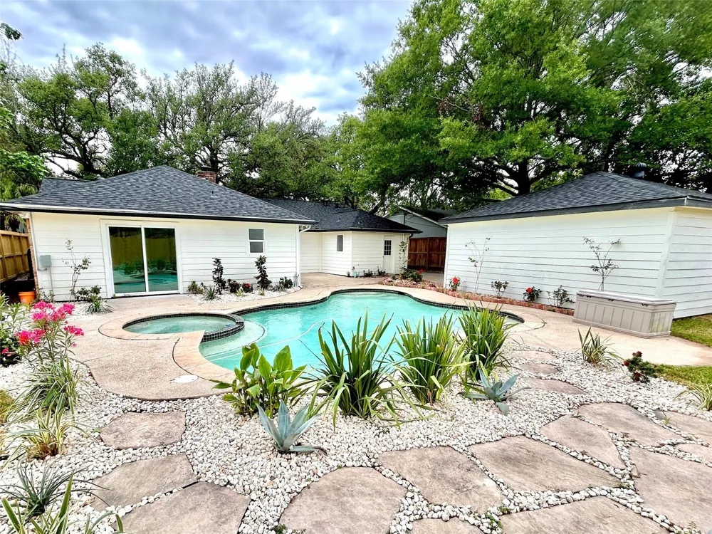 2511 Briarpark Drive Houston, TX 77042