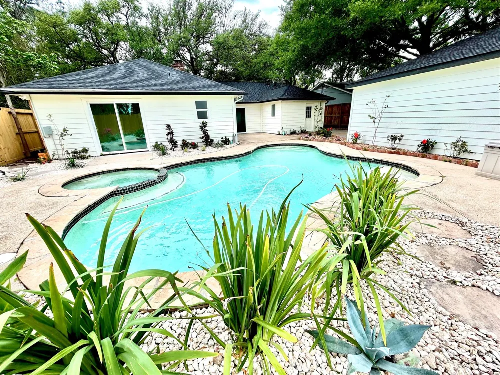 2511 Briarpark Drive Houston, TX 77042
