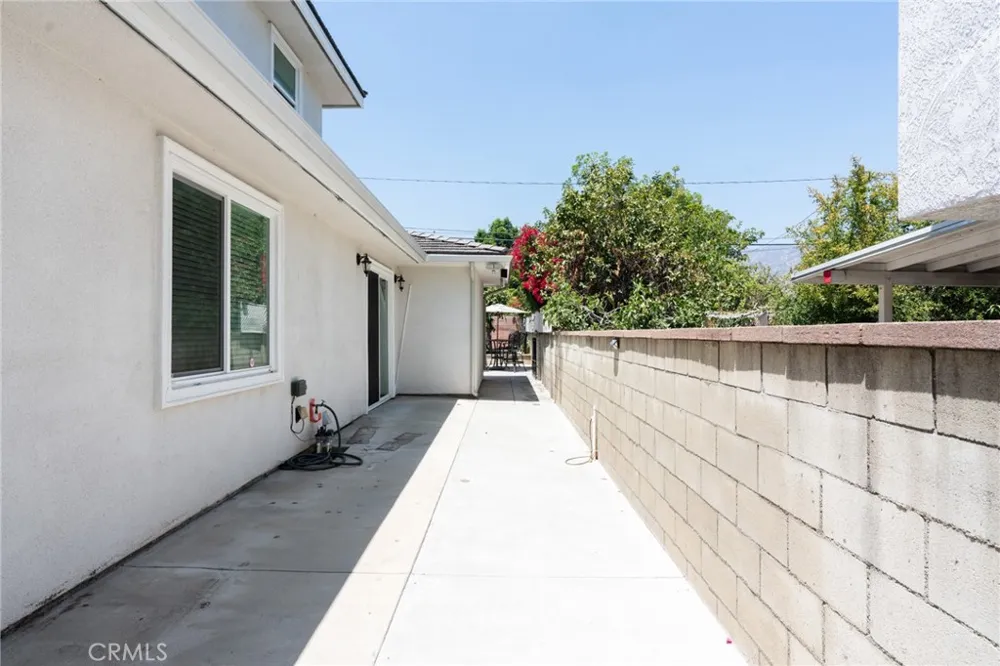 3945 Blanche Pasadena, CA 91107