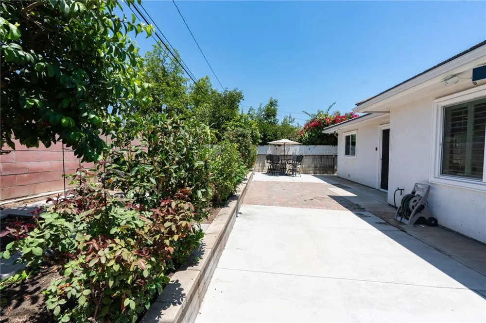 3945 Blanche Pasadena, CA 91107