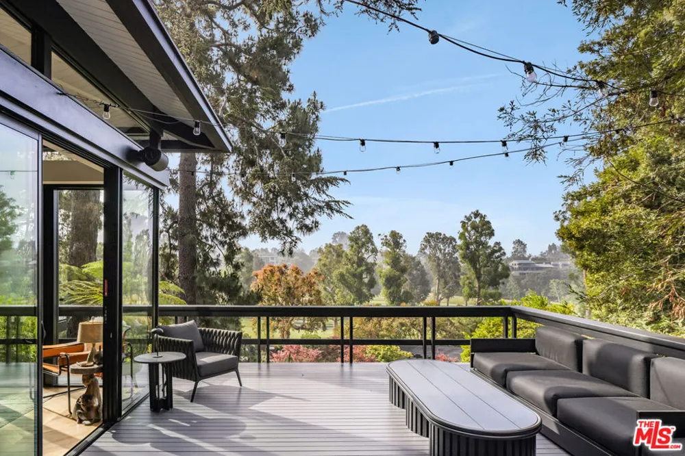 900 Napoli Drive Pacific Palisades, CA 90272