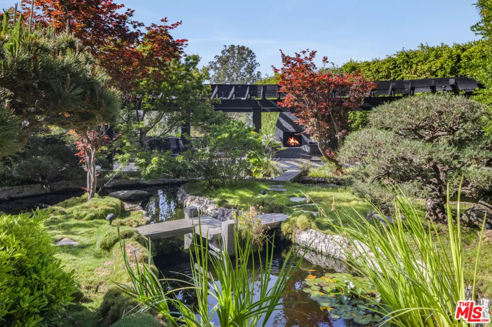 900 Napoli Drive Pacific Palisades, CA 90272