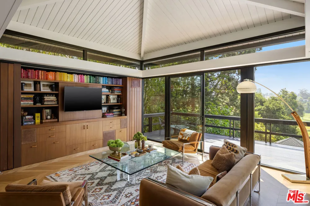 900 Napoli Drive Pacific Palisades, CA 90272