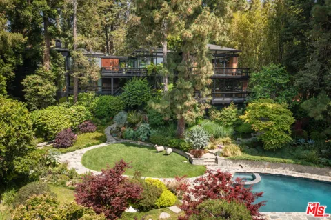 900 Napoli Drive