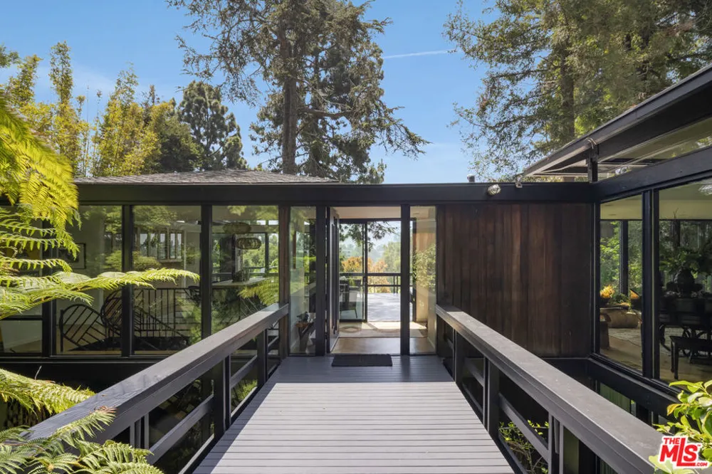 900 Napoli Drive Pacific Palisades, CA 90272