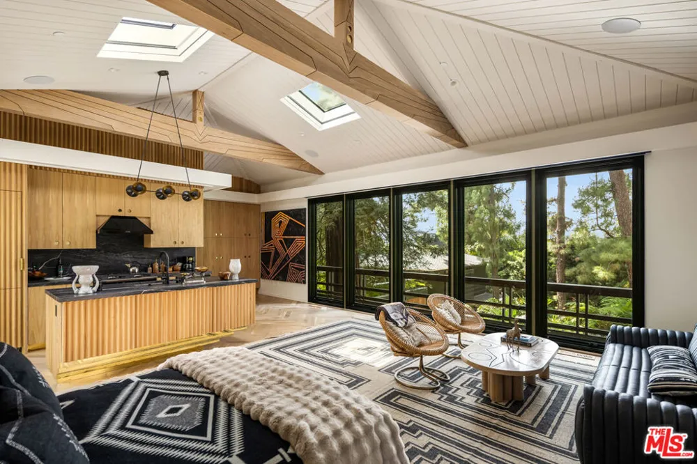 900 Napoli Drive Pacific Palisades, CA 90272