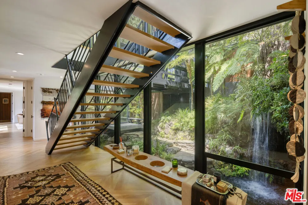 900 Napoli Drive Pacific Palisades, CA 90272