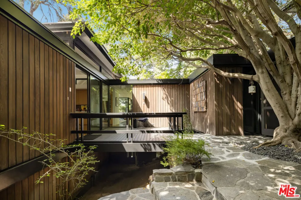 900 Napoli Drive Pacific Palisades, CA 90272