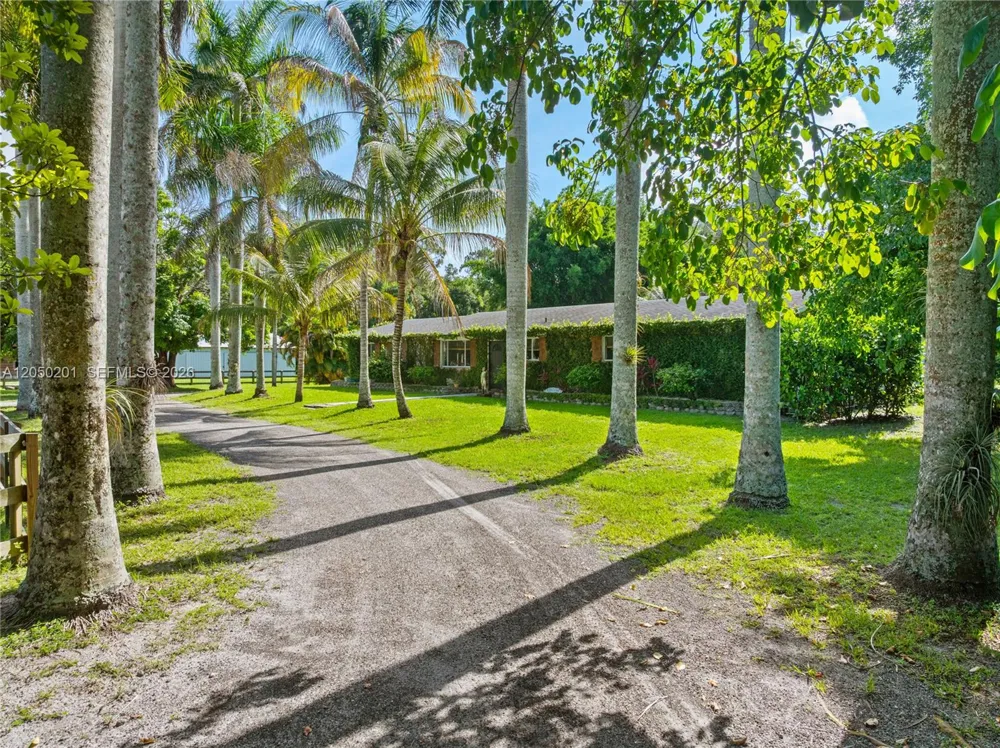 1068 D Rd Loxahatchee, FL 33470