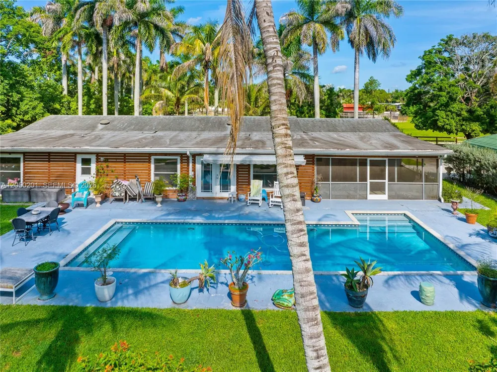 1068 D Rd Loxahatchee, FL 33470