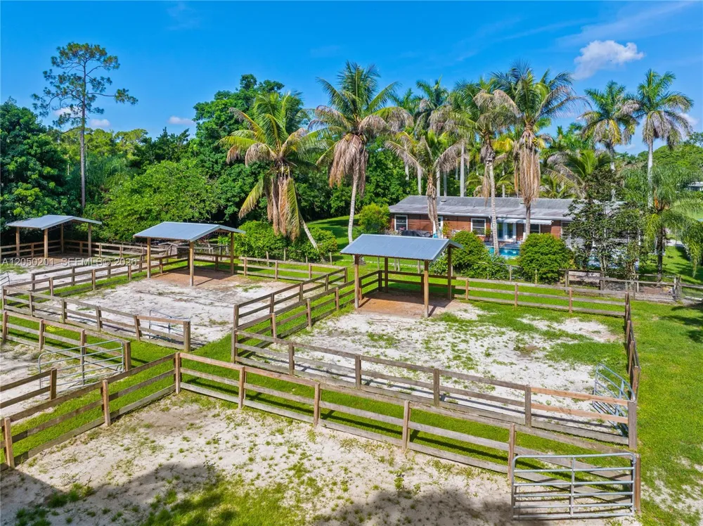 1068 D Rd Loxahatchee, FL 33470
