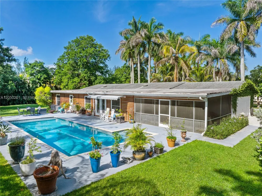 1068 D Rd Loxahatchee, FL 33470