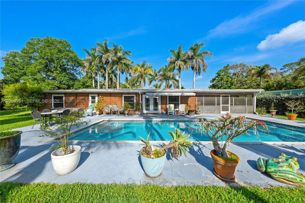 1068 D Rd Loxahatchee, FL 33470
