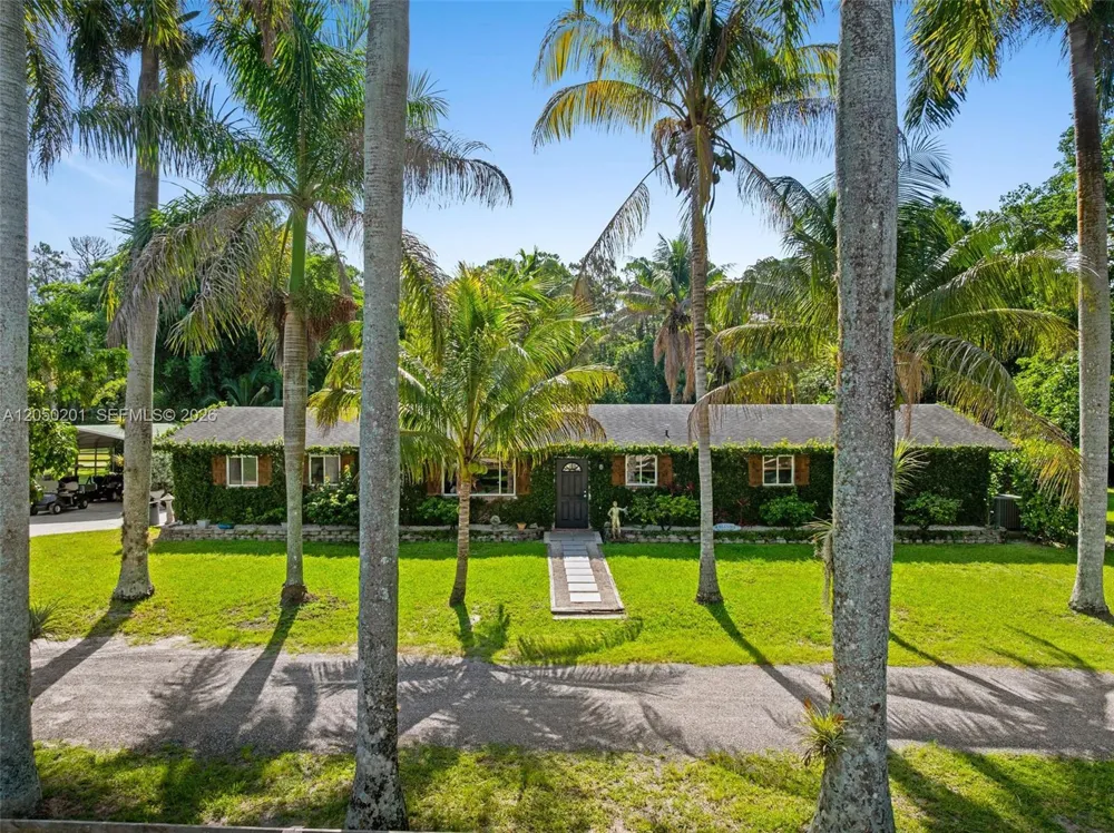 1068 D Rd Loxahatchee, FL 33470