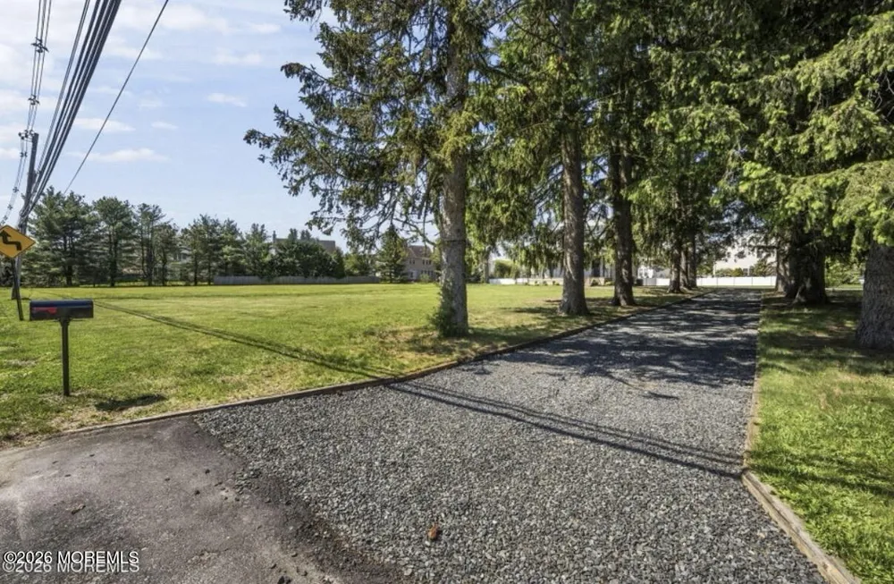 194 Fort Plains Road Howell, NJ 07731