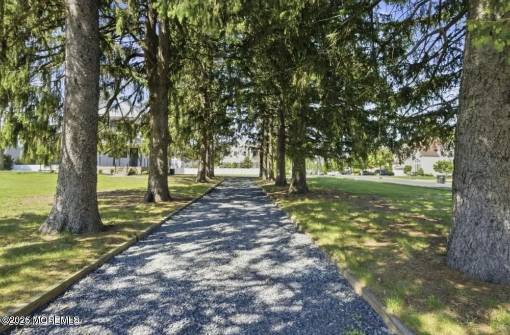 194 Fort Plains Road Howell, NJ 07731