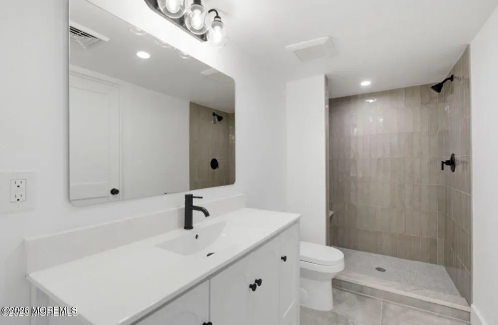 194 Fort Plains Road Howell, NJ 07731