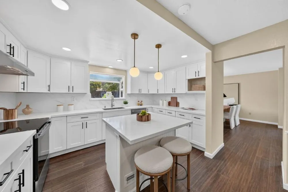 10980 New Avenue Gilroy, CA 95020