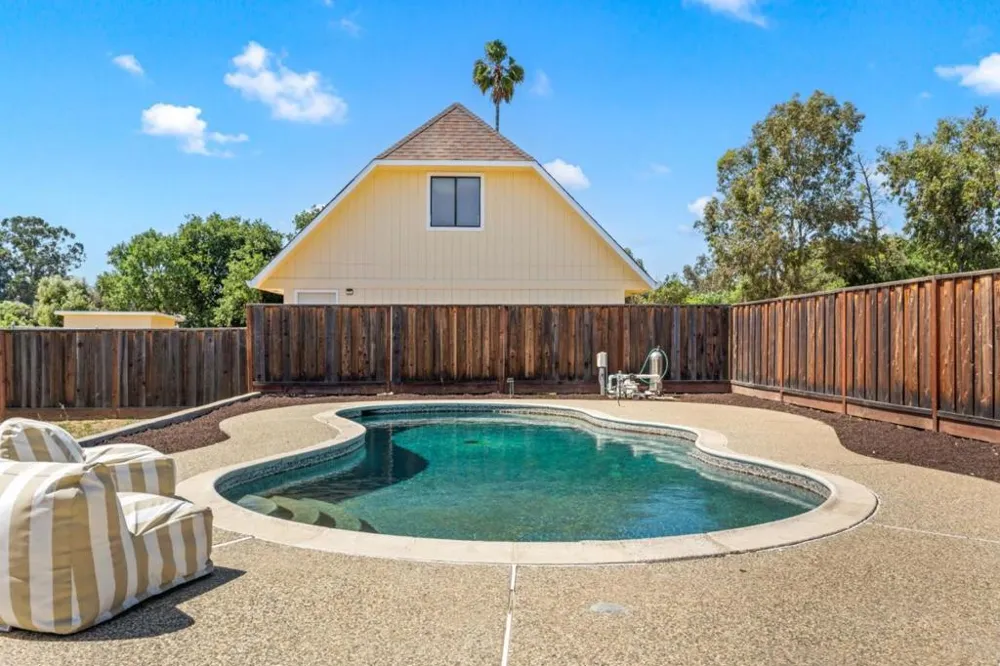 10980 New Avenue Gilroy, CA 95020