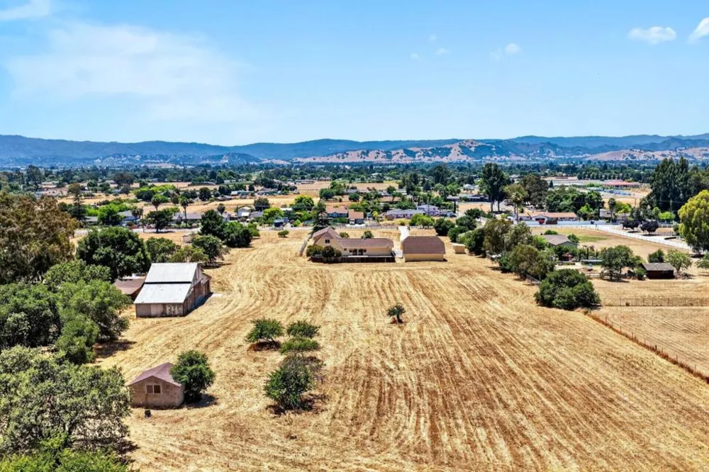 10980 New Avenue Gilroy, CA 95020