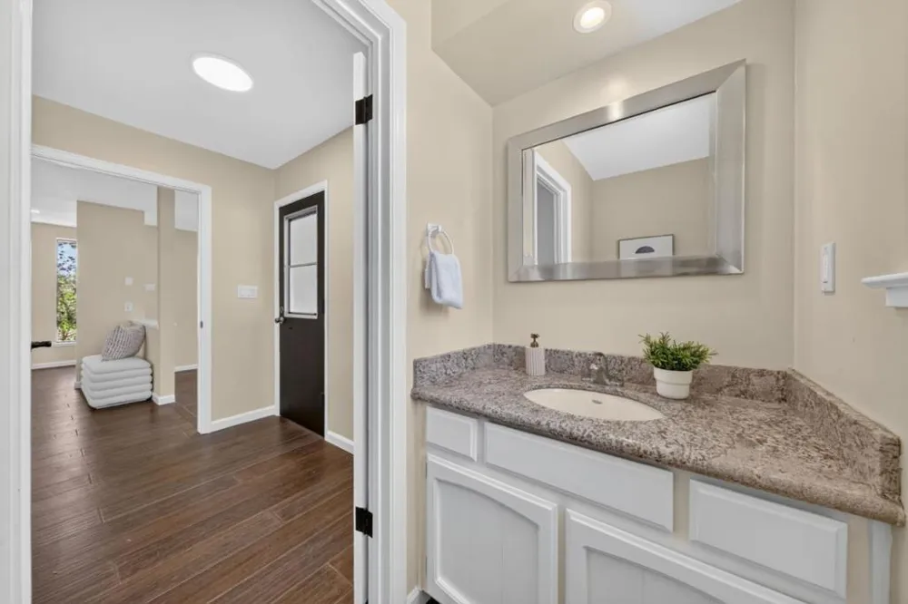10980 New Avenue Gilroy, CA 95020
