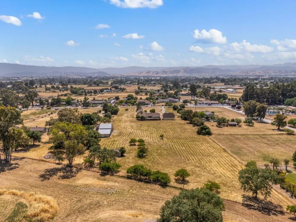 10980 New Avenue Gilroy, CA 95020