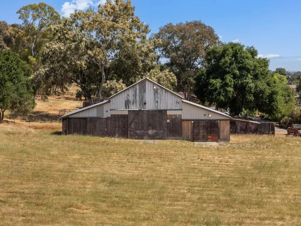 10980 New Avenue Gilroy, CA 95020