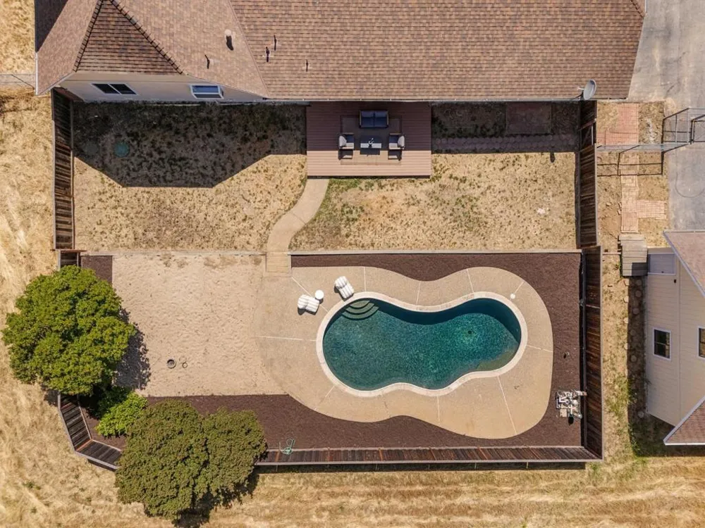 10980 New Avenue Gilroy, CA 95020