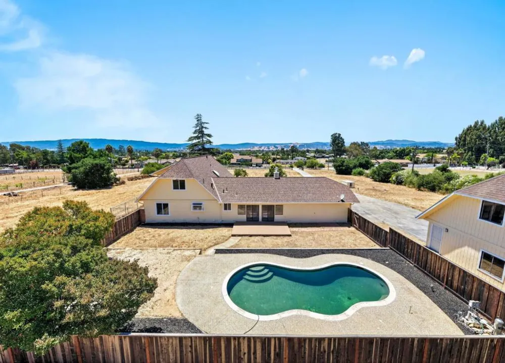 10980 New Avenue Gilroy, CA 95020