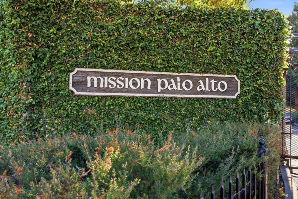 117 Mission Drive East Palo Alto, CA 94303