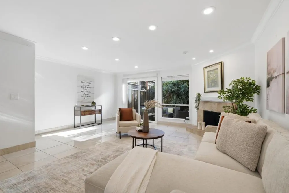 117 Mission Drive East Palo Alto, CA 94303