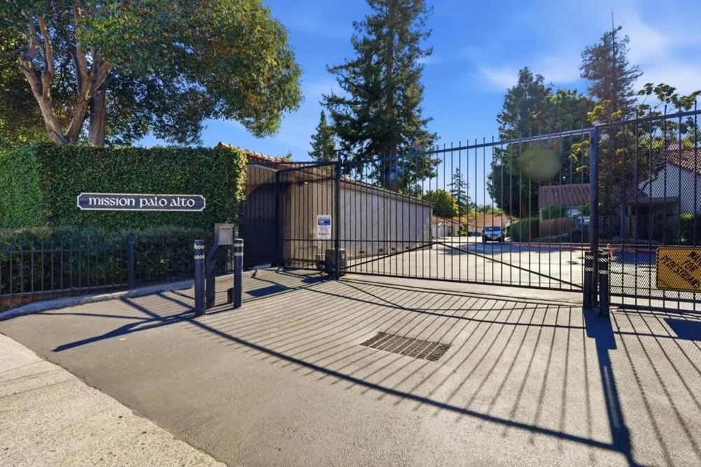 117 Mission Drive East Palo Alto, CA 94303
