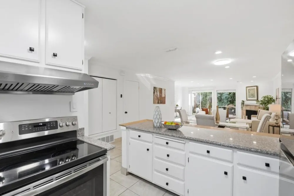 117 Mission Drive East Palo Alto, CA 94303