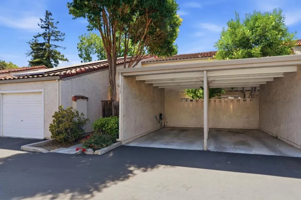 117 Mission Drive East Palo Alto, CA 94303