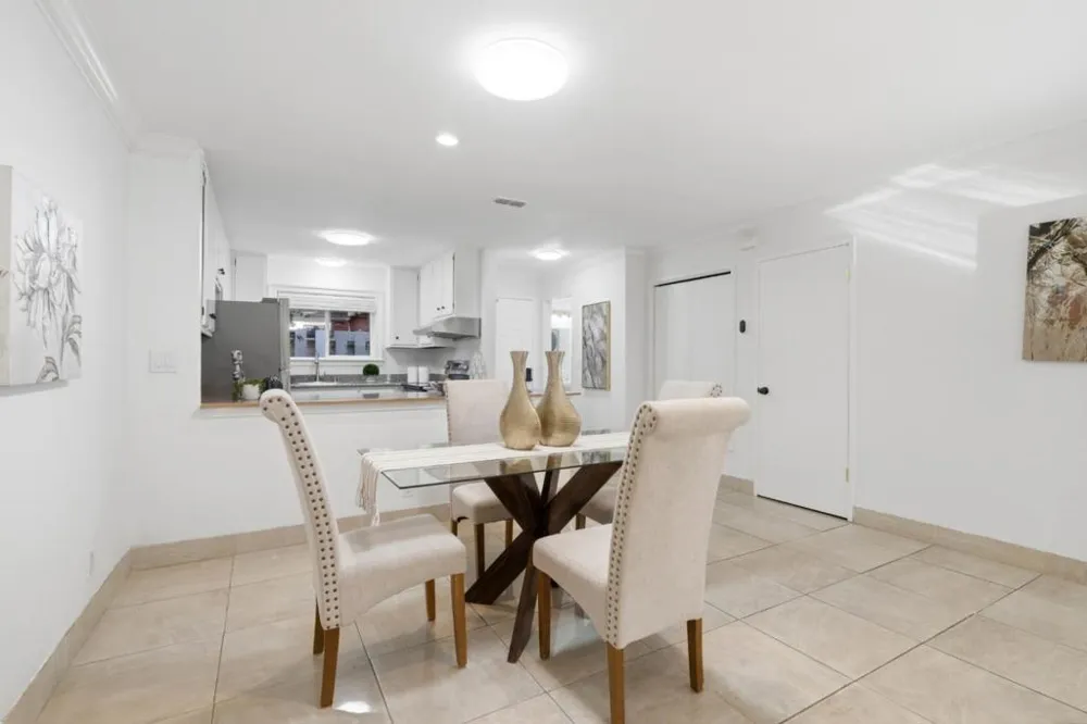 117 Mission Drive East Palo Alto, CA 94303