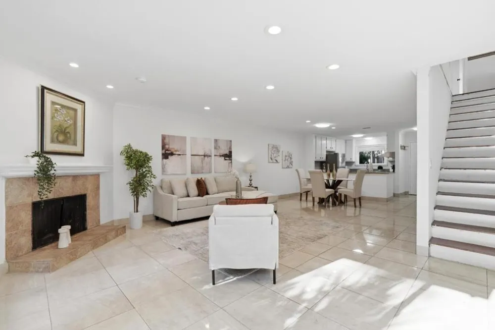117 Mission Drive East Palo Alto, CA 94303
