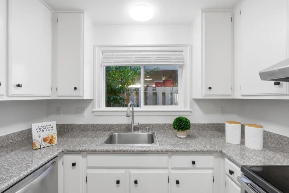 117 Mission Drive East Palo Alto, CA 94303