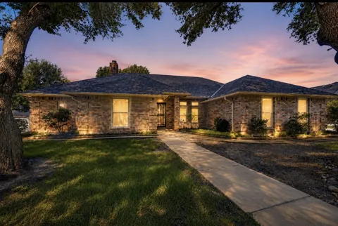 3800 Snow Creek Drive