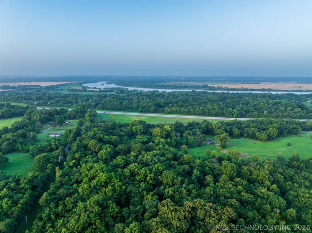 8 E 60th Street Porter, OK 74454