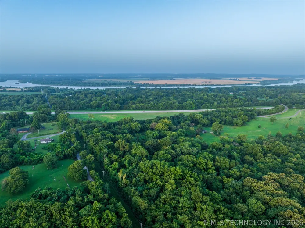 8 E 60th Street Porter, OK 74454