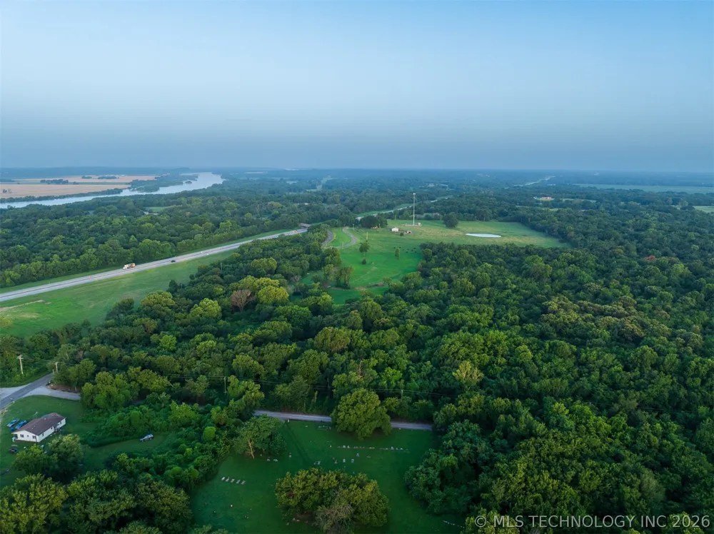 8 E 60th Street Porter, OK 74454