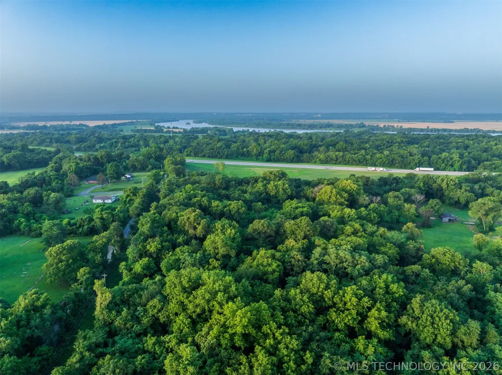 8 E 60th Street Porter, OK 74454