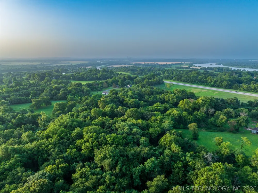 8 E 60th Street Porter, OK 74454